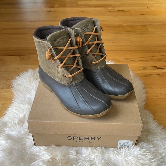 Sperry Shoes - Sperry Saltwater Brown and Olive boots, size 6.5